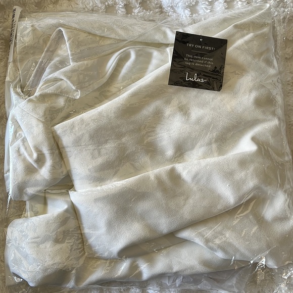 SOLD ✅: White one-shoulder mermaid maxi wedding gown. - Picture 7 of 7